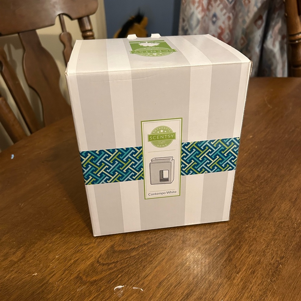 Scentsy, Comptempo White Wax Warmer - Picture 3 of 8